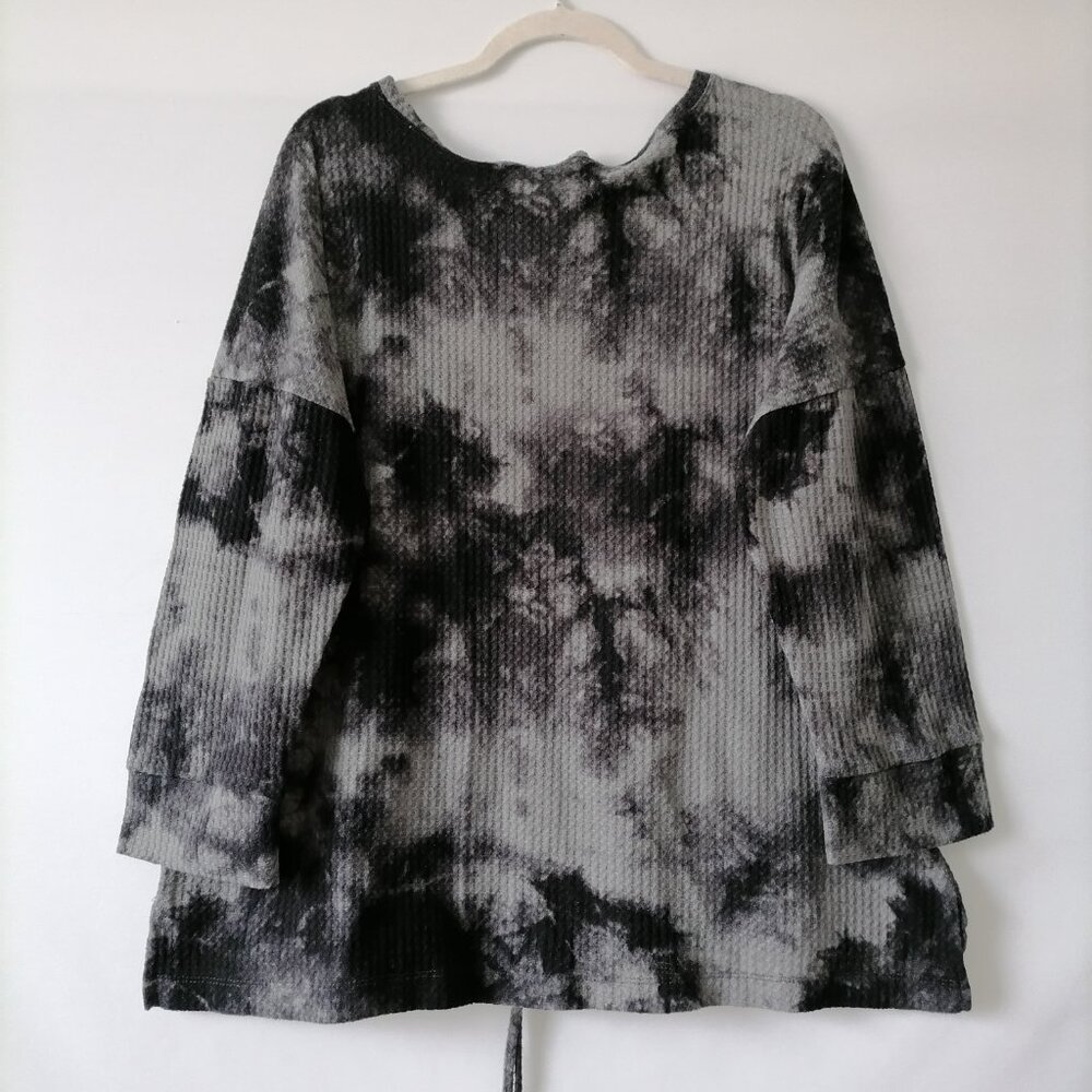 French Laundry Womens Black & Gray Tie Dye Drop Shoulder Waffle Knit Top Size 1X - Picture 4 of 6
